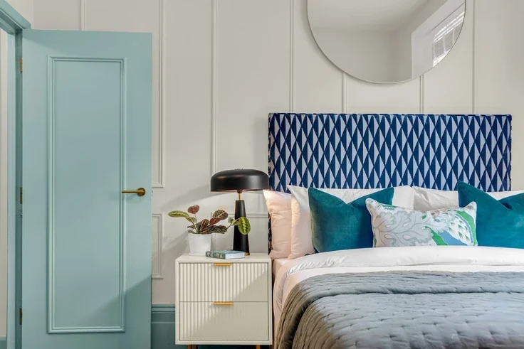 Flat Eardley Crescent in Greater London