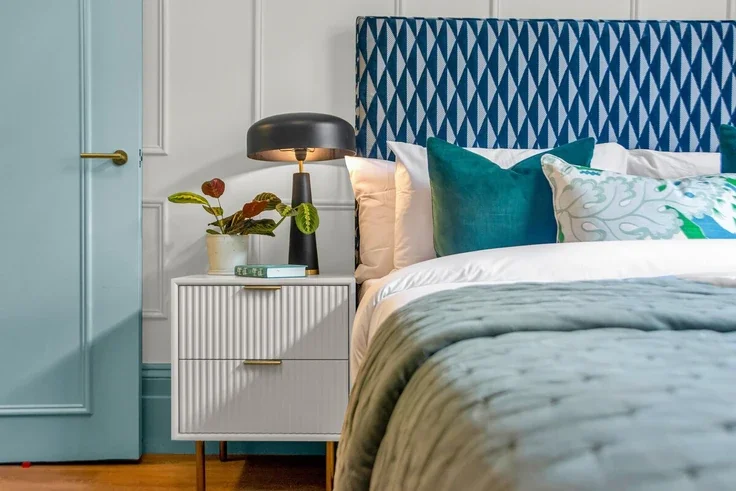 Flat Eardley Crescent in Greater London