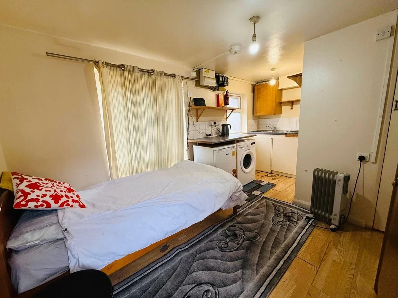 Flat West End Road in Greater London