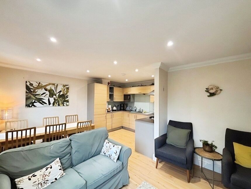Flat Marchamont Close in Borough of Runnymede