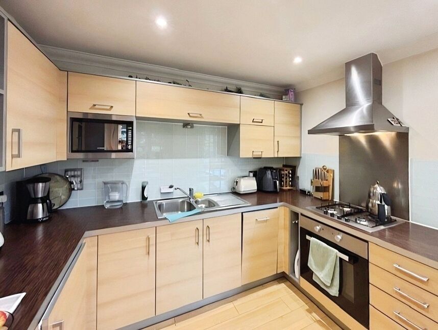 Flat Marchamont Close in Borough of Runnymede