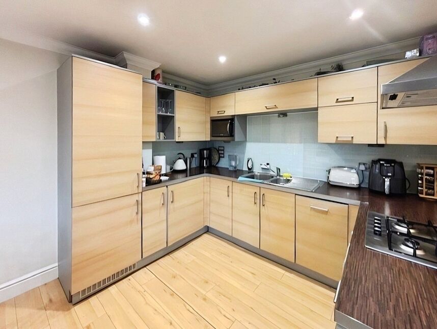 Flat Marchamont Close in Borough of Runnymede