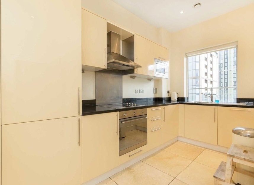 Flat Cassilis Road in Greater London