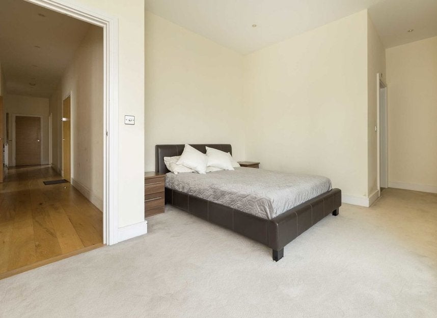 Flat Cassilis Road in Greater London