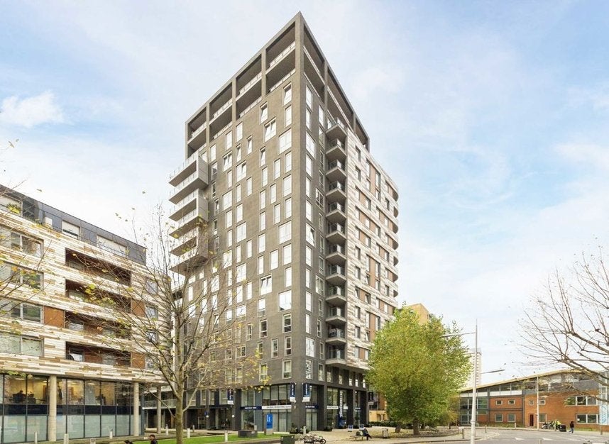 Flat Cassilis Road in Greater London
