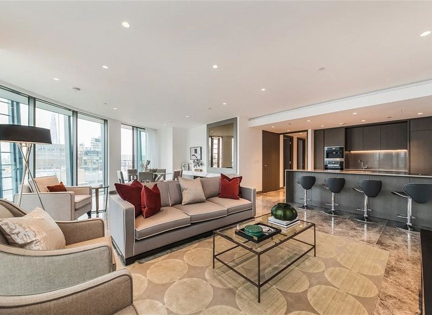 Flat Blackfriars Road in Greater London