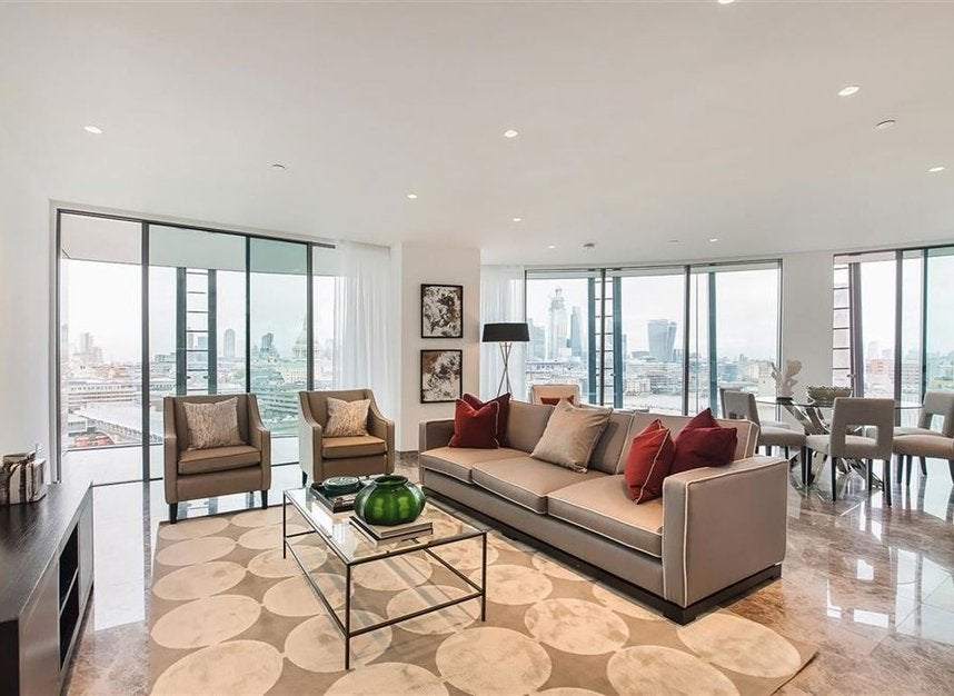 Flat Blackfriars Road in Greater London