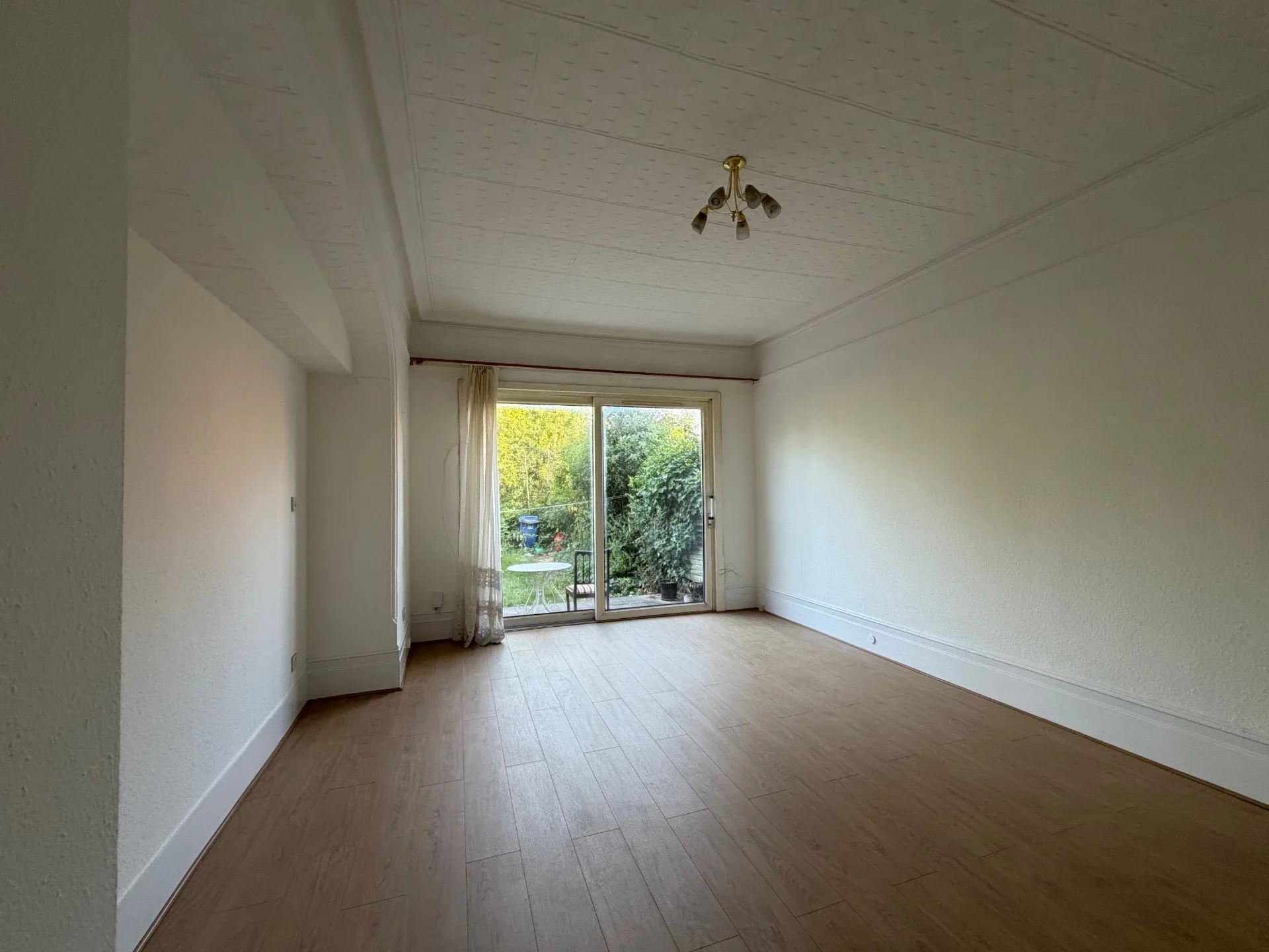 Flat Ballards Lane in Greater London