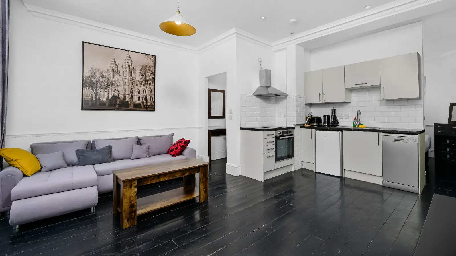 Flat Tottenham Street in Greater London