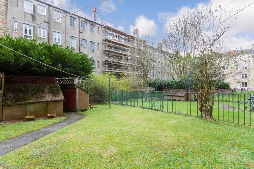 Flat Airlie Street in Glasgow
