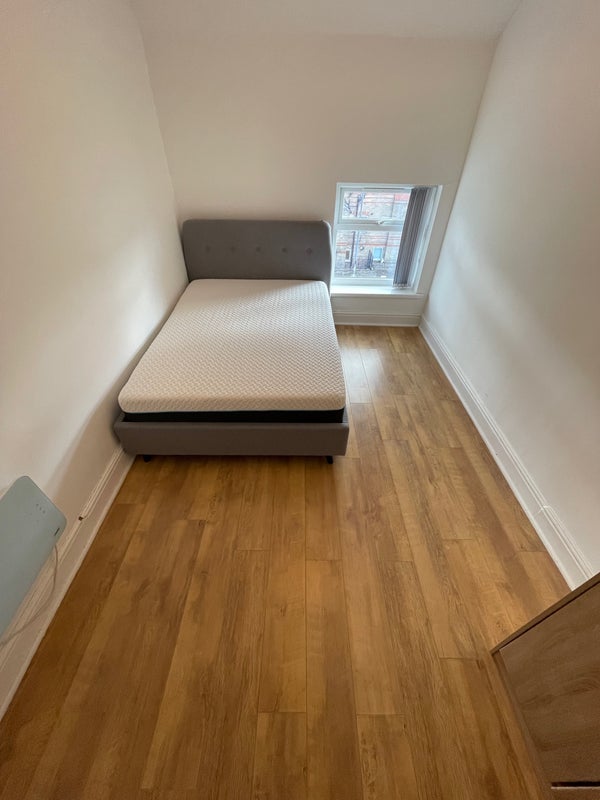 Flat Demesne Road in Manchester