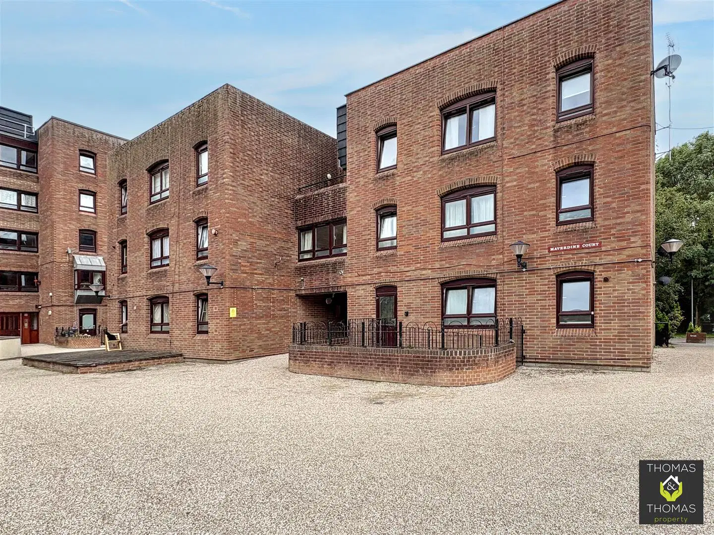 Flat White Swan Court in Monmouth