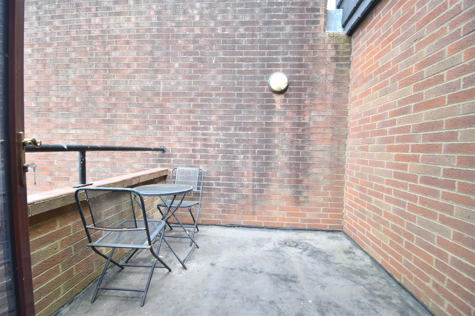 Flat White Swan Court in Monmouth
