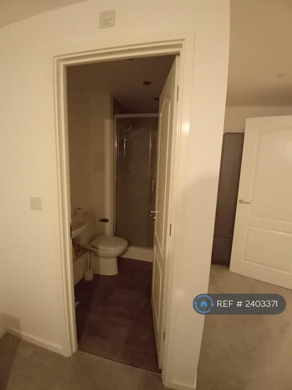 Room Sayers Way in Greater London