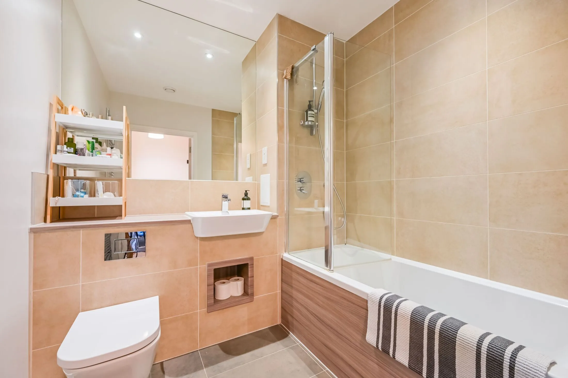 Flat Gresham Place in Greater London