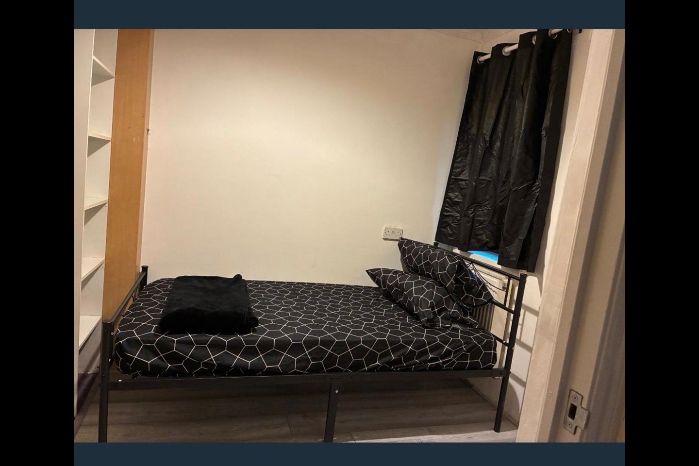 Room Eskley Gardens in South Ockendon