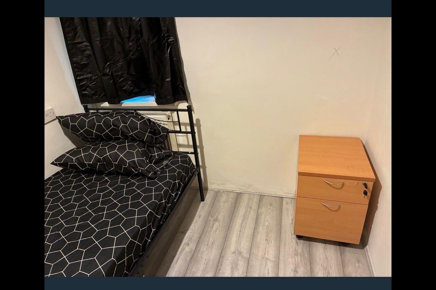 Room Eskley Gardens in South Ockendon