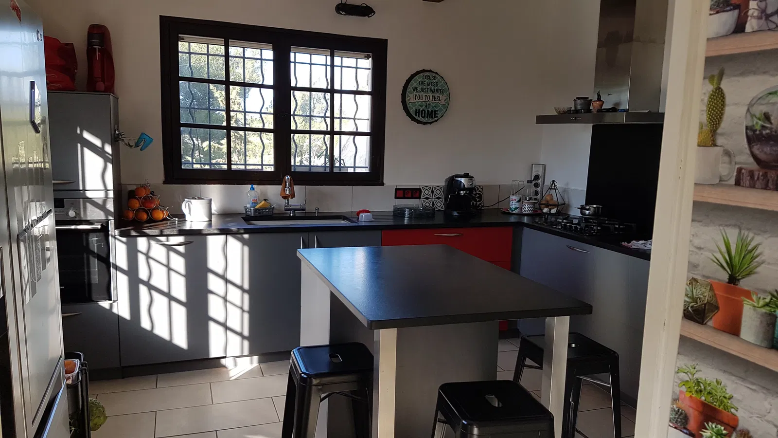 Room Montée des Amandes in Marseille