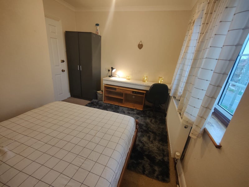 Room Camrose Close in Greater London