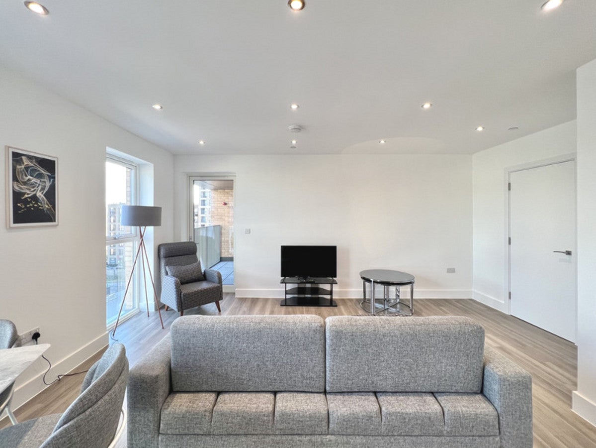 Flat Lismore Boulevard in Greater London