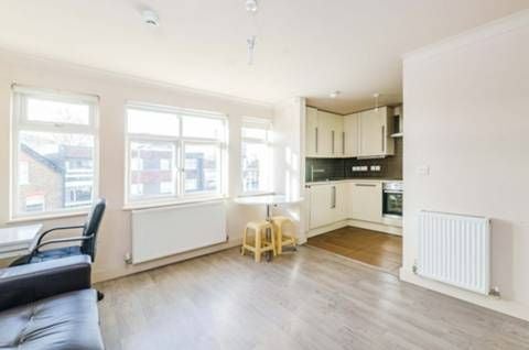 Flat Brent Street in Greater London