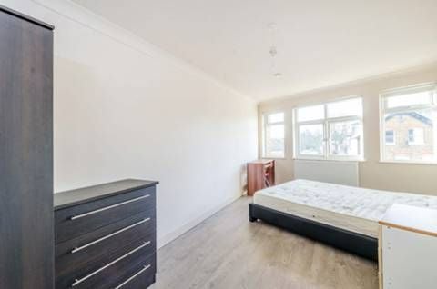 Flat Brent Street in Greater London