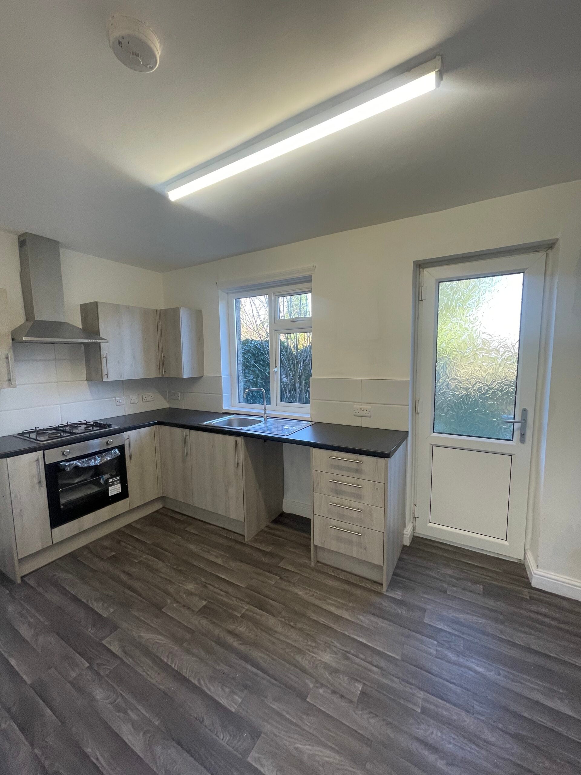 Flat Oakleigh Avenue in Clayton