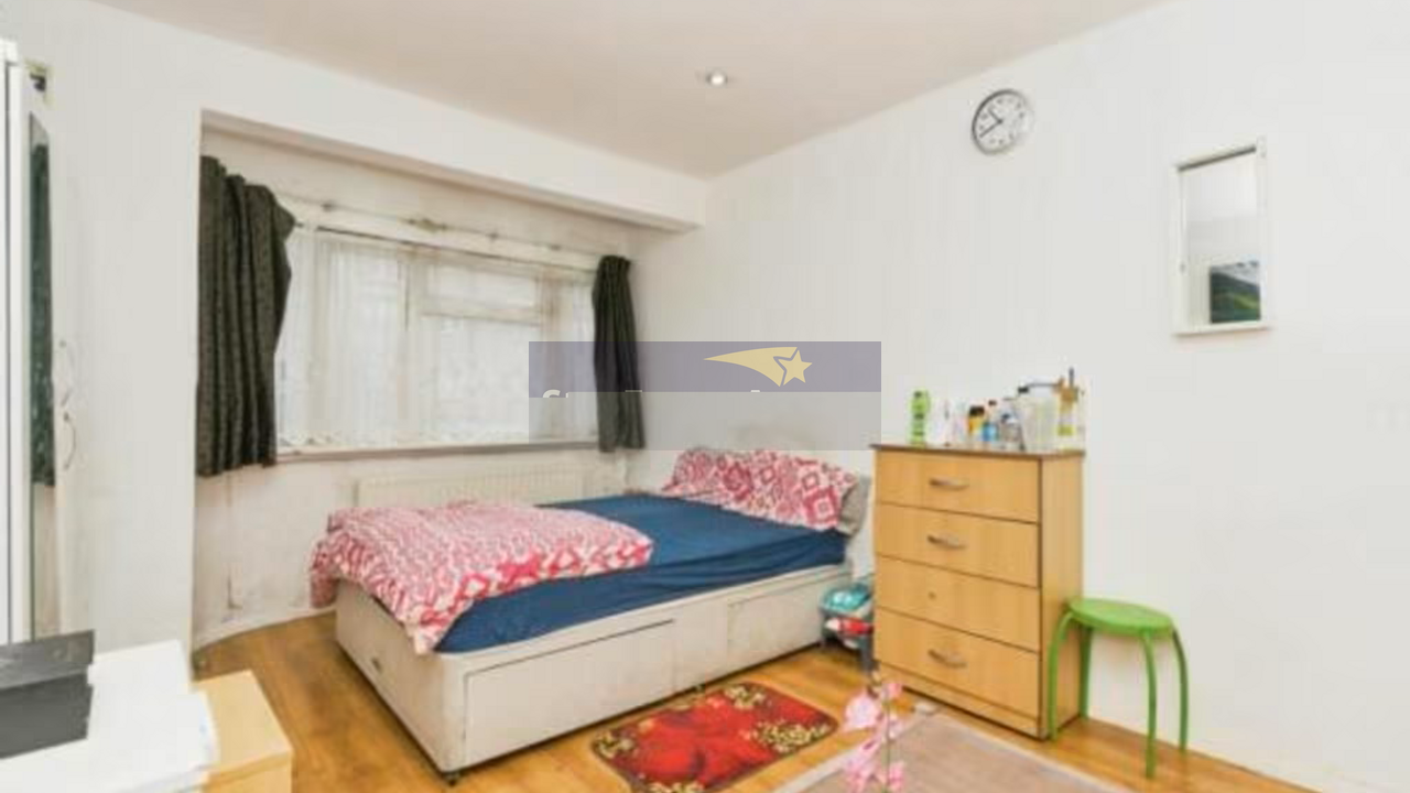Flat Ruislip Road East in Greater London