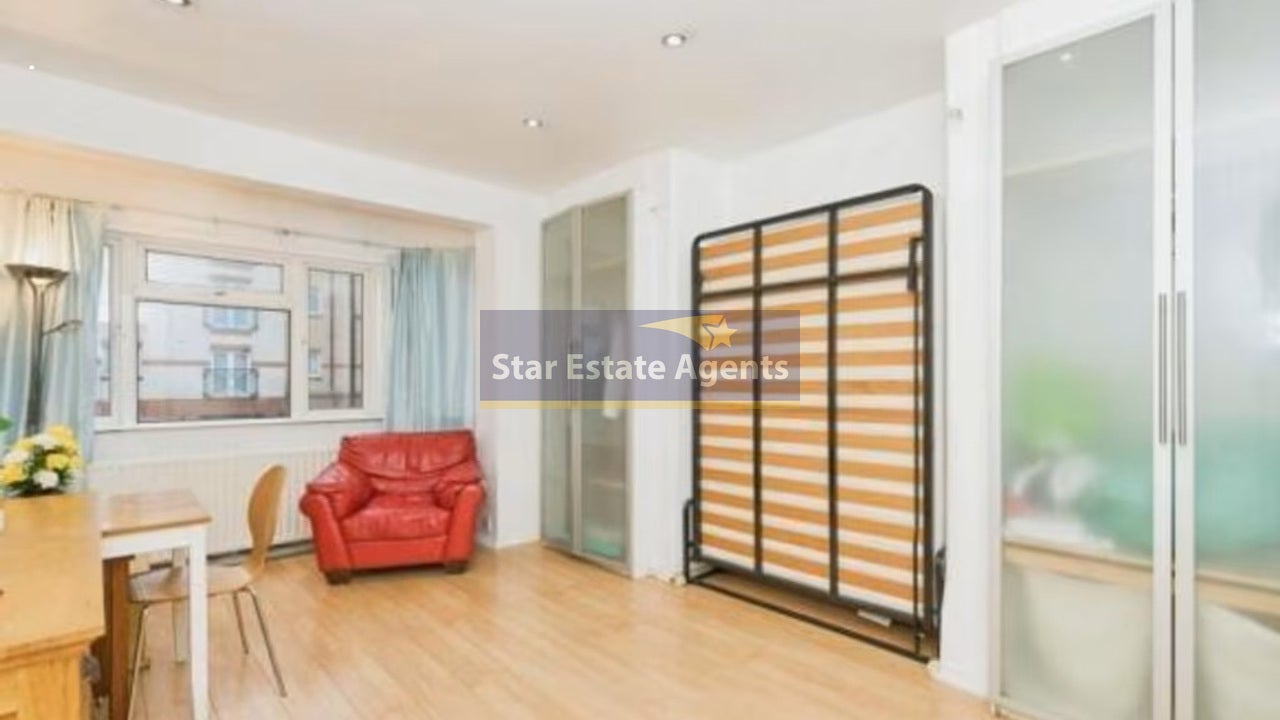 Flat Ruislip Road East in Greater London