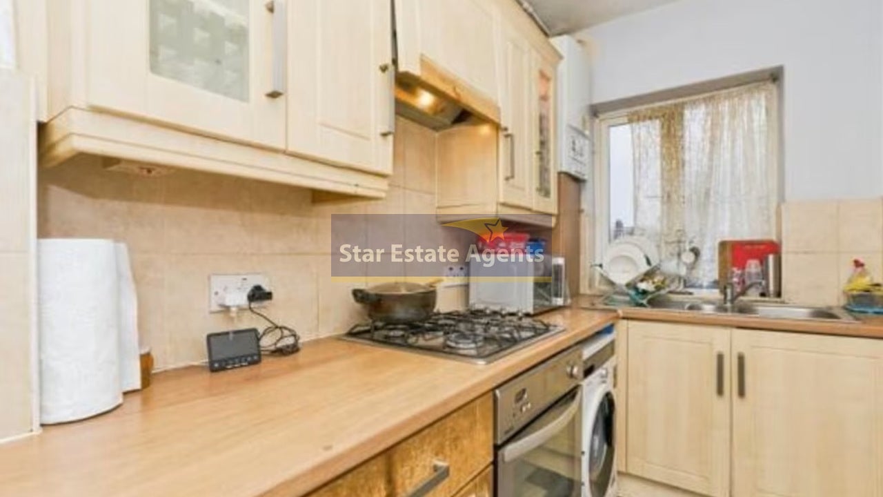 Flat Ruislip Road East in Greater London