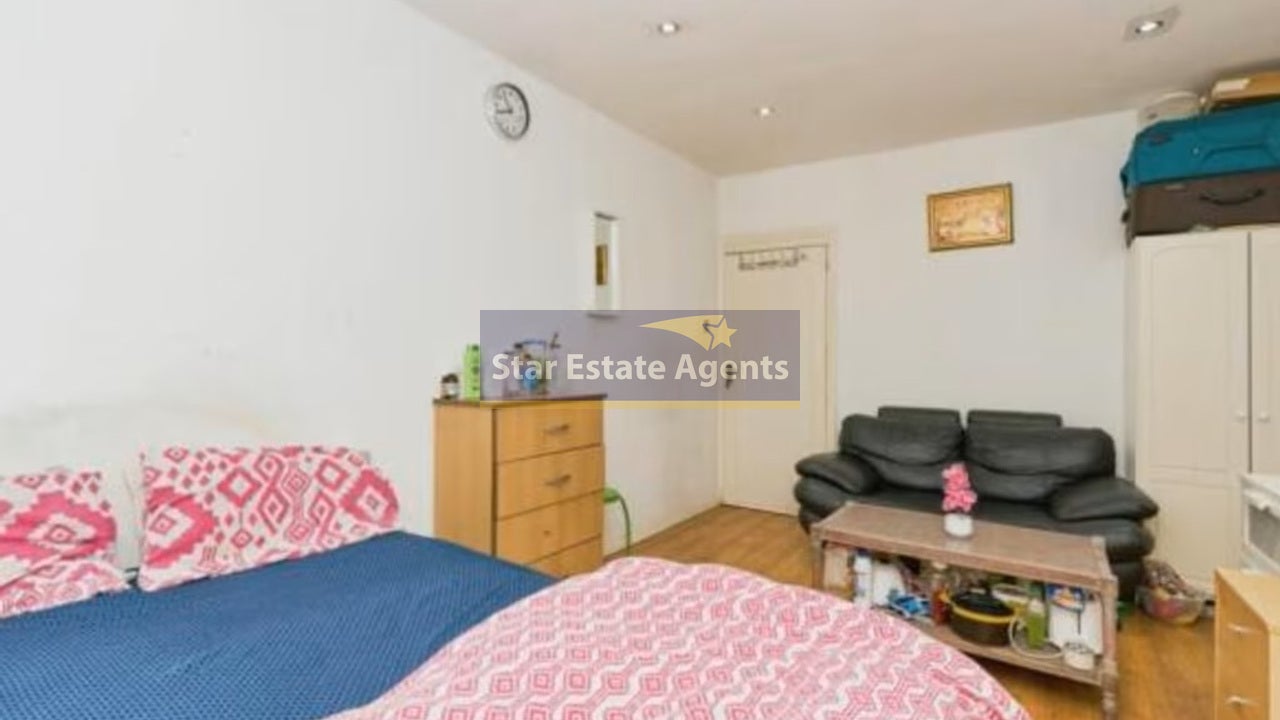 Flat Ruislip Road East in Greater London
