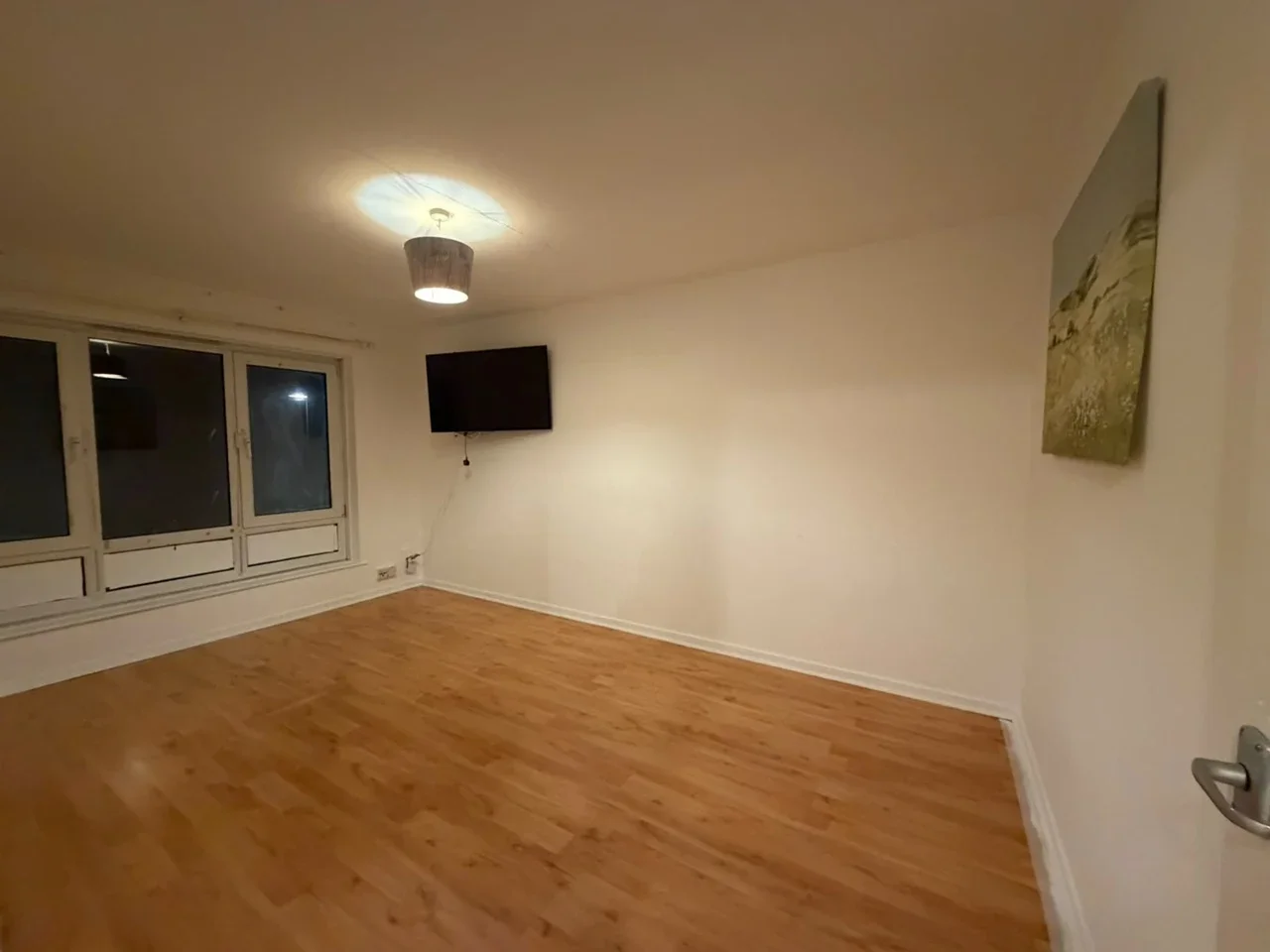 Flat Warton Road in Greater London