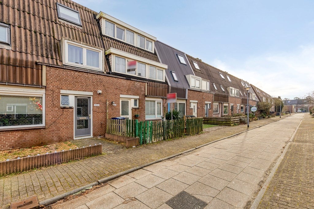 Huis Bosgouw 240 in Almere