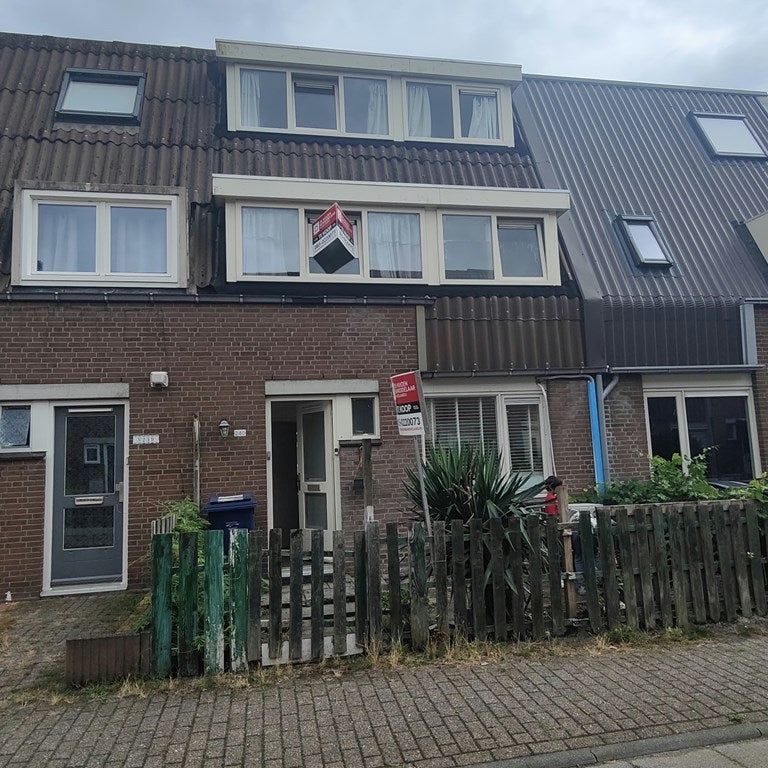 Huis Bosgouw 240 in Almere