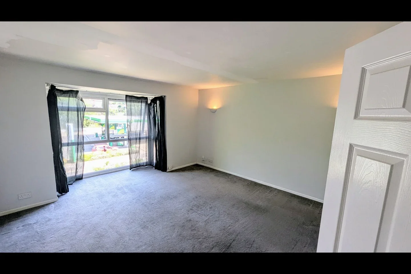 Flat Kingston Road in Mole Valley