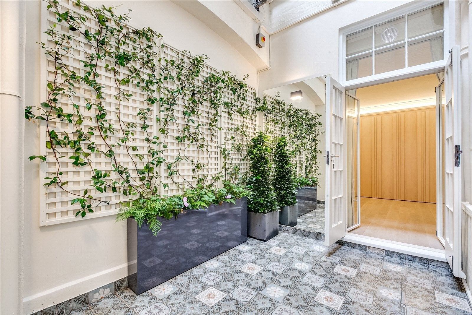 Flat Rutland Gate in City of Westminster