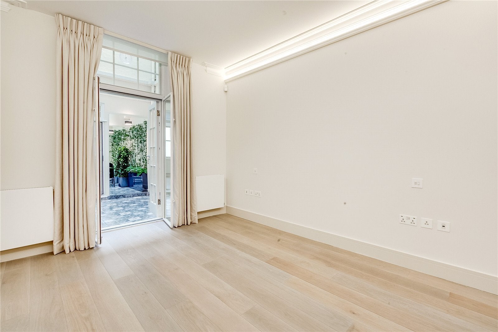 Flat Rutland Gate in City of Westminster