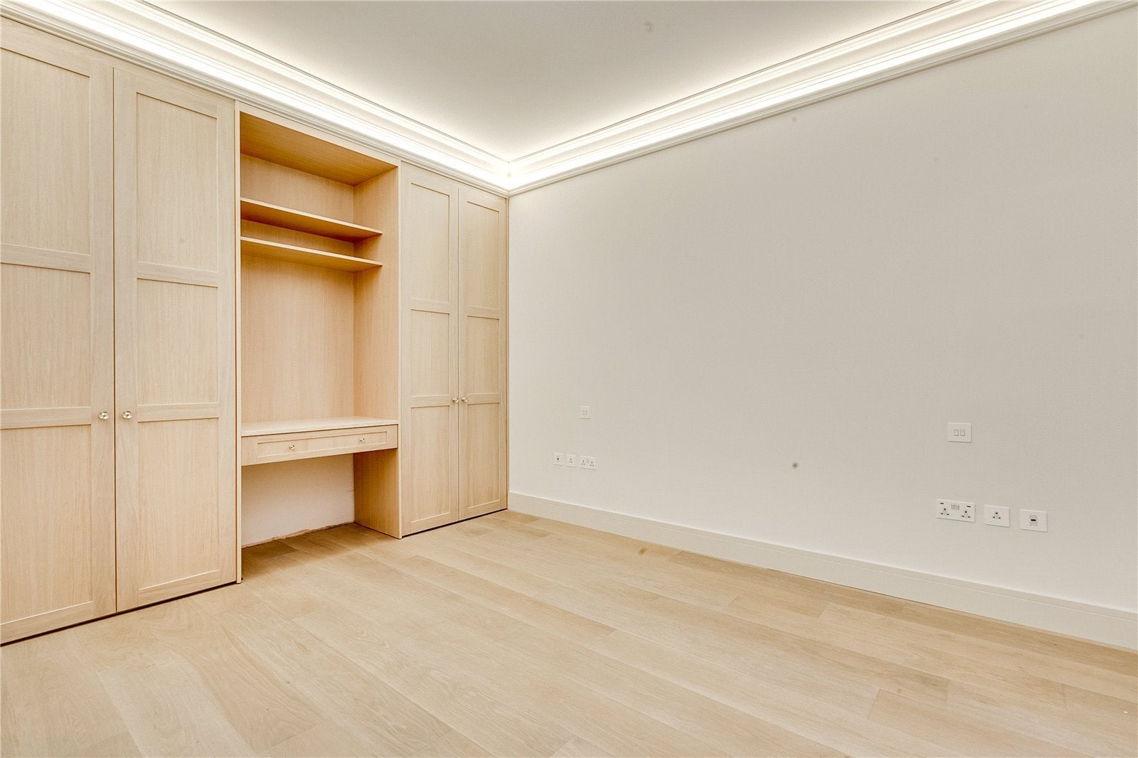 Flat Rutland Gate in City of Westminster