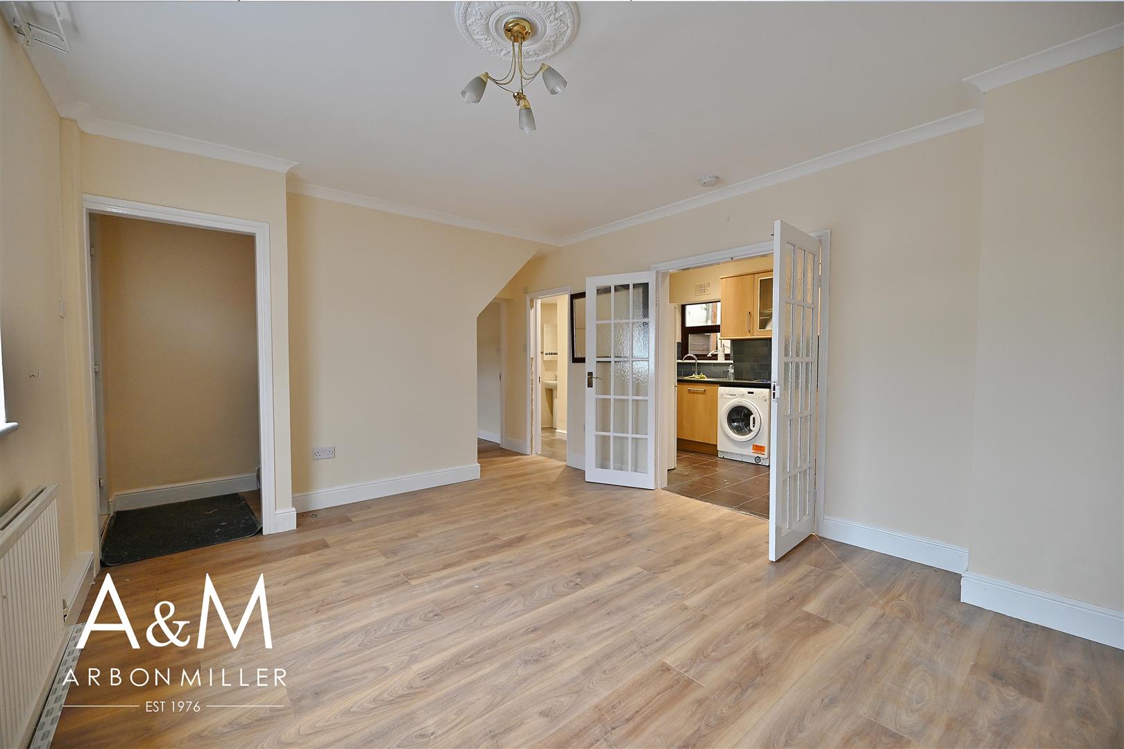 Room Dawson Avenue in Greater London