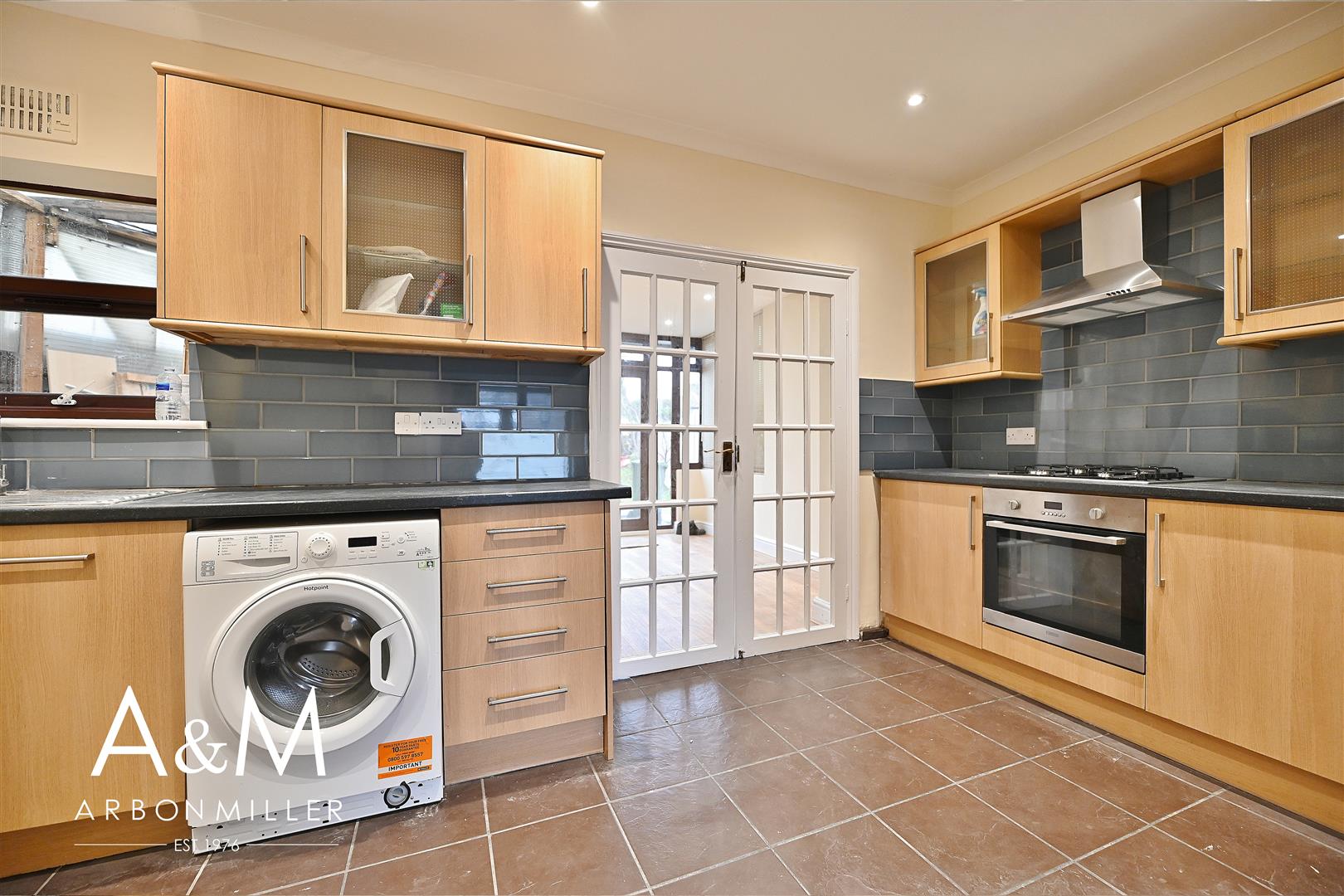 Room Dawson Avenue in Greater London