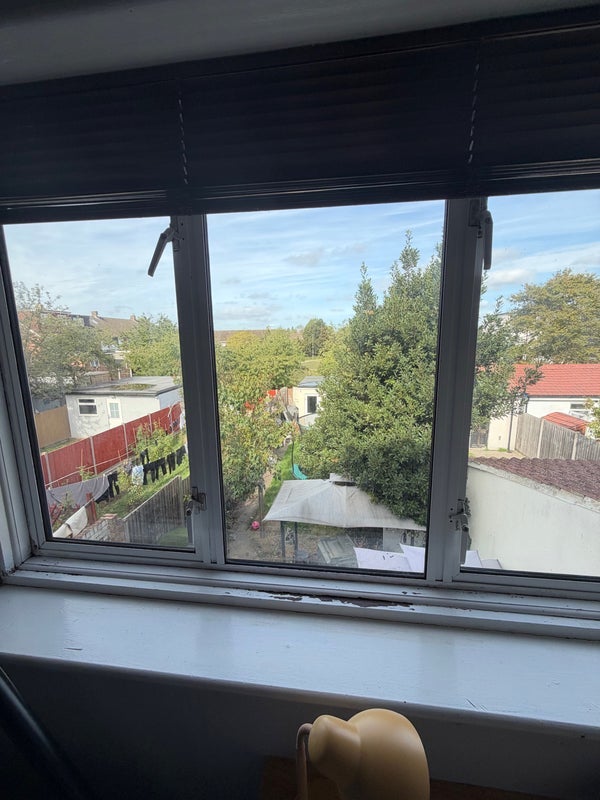 Room Manor Way in Greater London