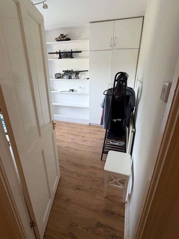 Room Manor Way in Greater London