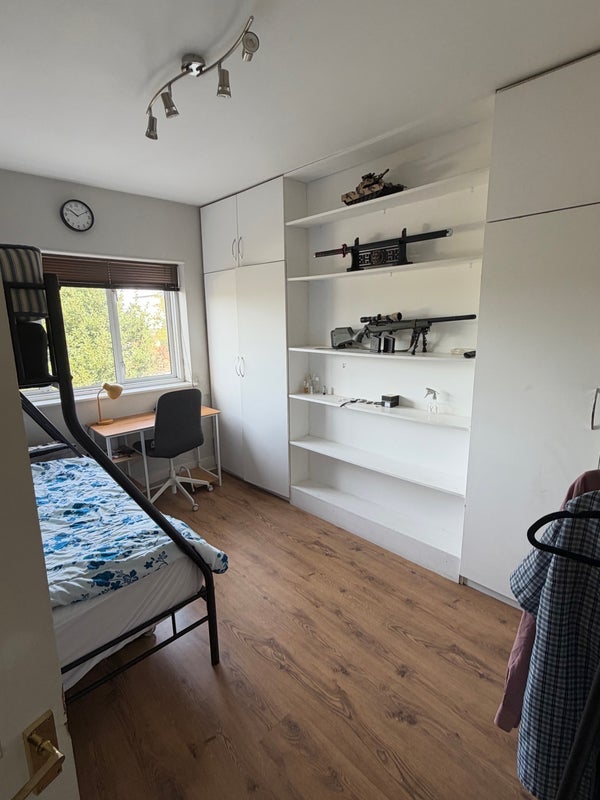 Room Manor Way in Greater London