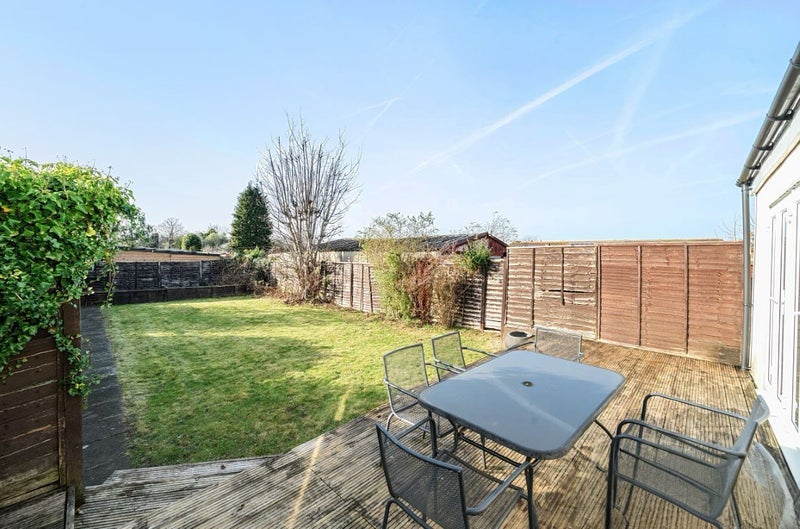 Room Elmshott Lane in Slough