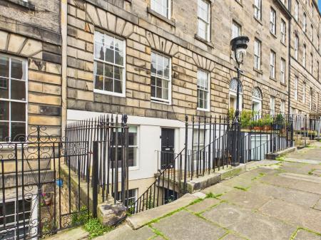 Flat Dundonald Street in City of Edinburgh
