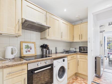 Flat Dundonald Street in City of Edinburgh