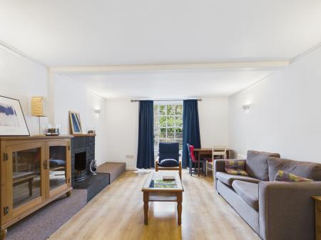 Flat Dundonald Street in City of Edinburgh