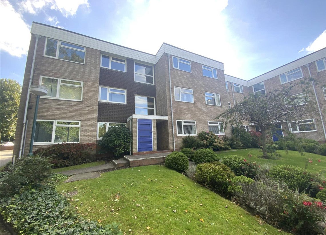 Flat Ulverley Crescent in Metropolitan Borough of Solihull