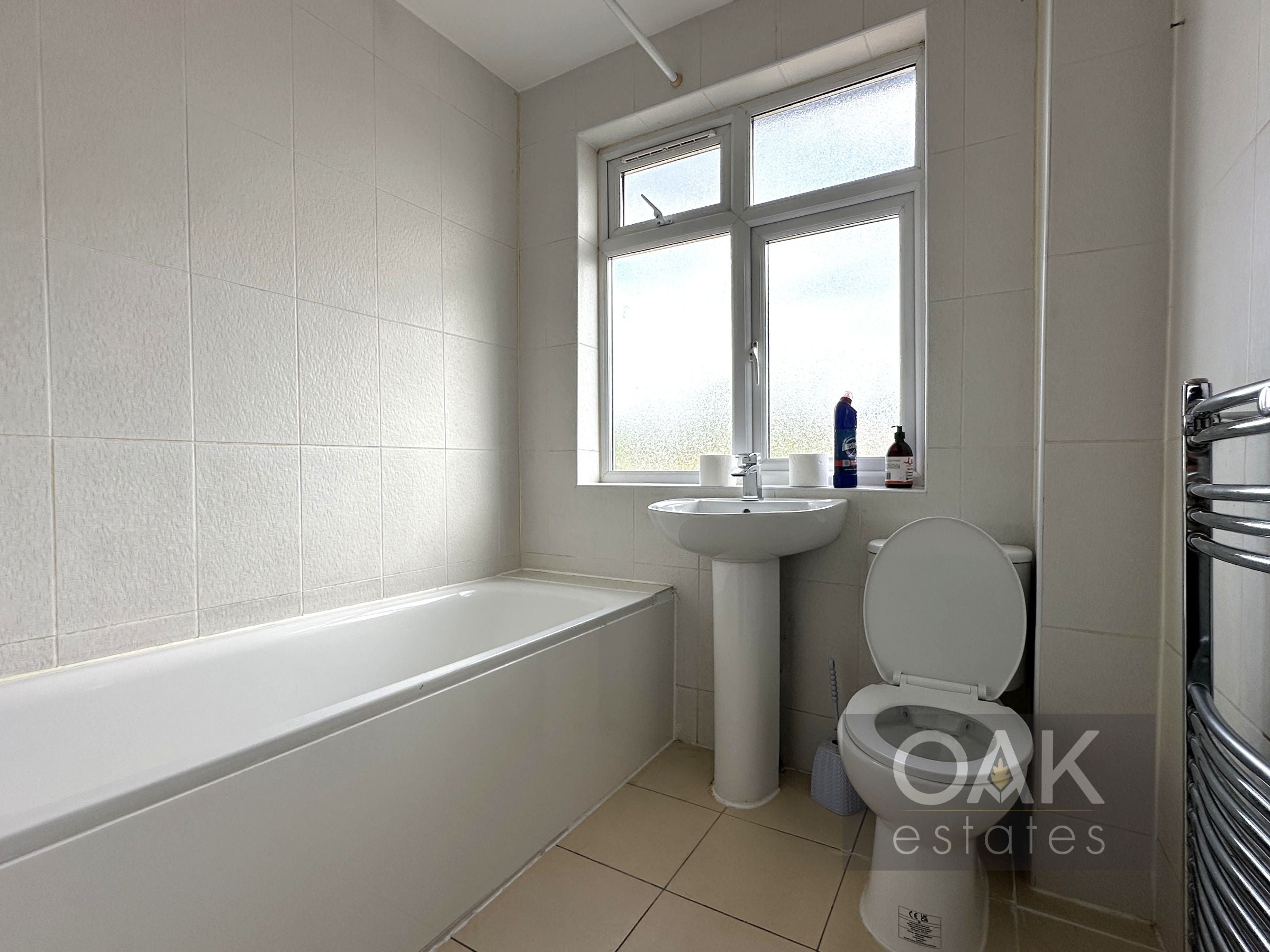 Flat Edward Close in Greater London