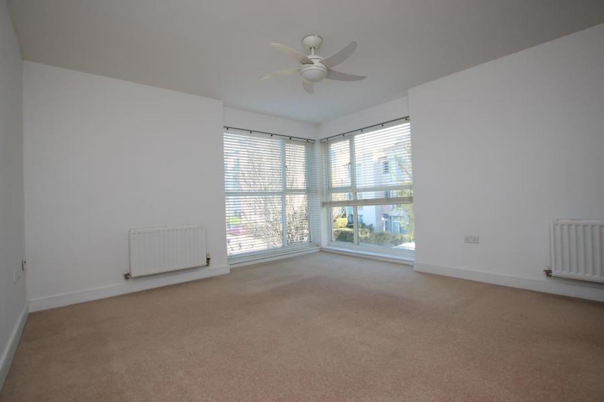 Flat Little Locky Close in Bristol